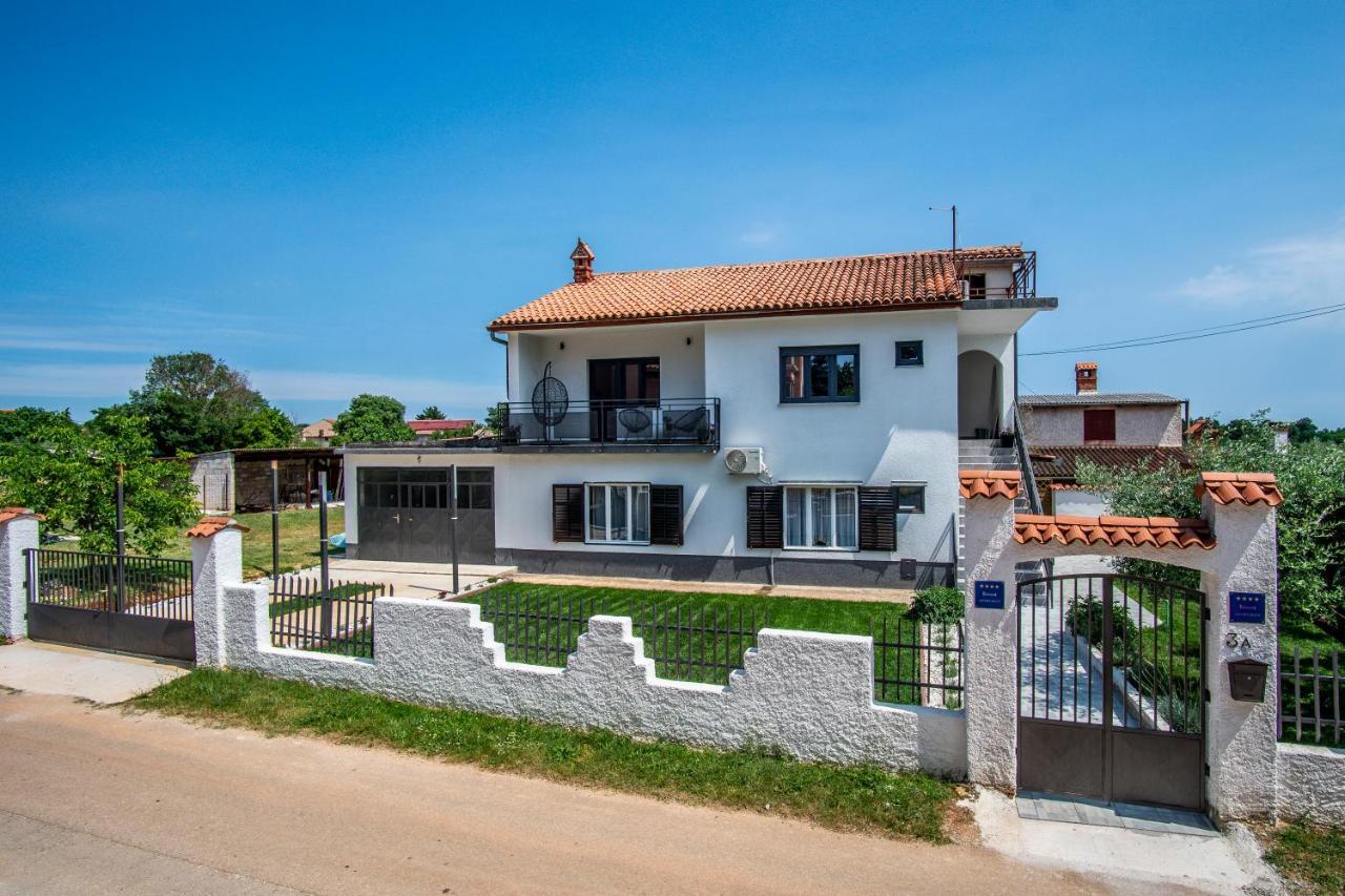 House Nada Apartman Muntic Экстерьер фото