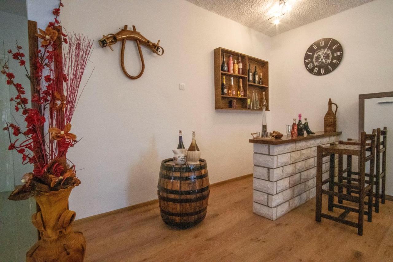 House Nada Apartman Muntic Экстерьер фото